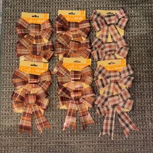 Crafter's Square Decorative Plaid Bows 12 bows total ties on back